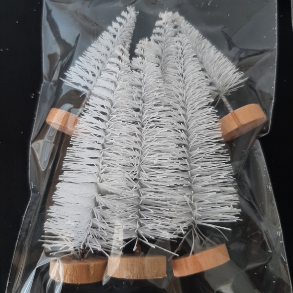 Bottlebrush Trees Christmas House Seasonal Collection Lot of 2 White Home Decor - Picture 6 of 8